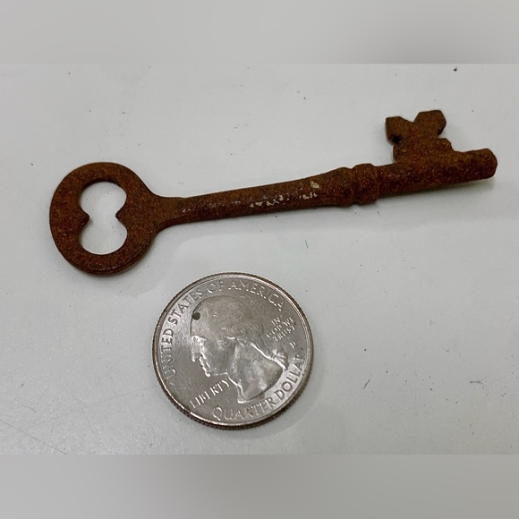c. 1900 Antique Michigan Industrial Commercial Solid Barrel Skeleton Key Rusty - Picture 8 of 8